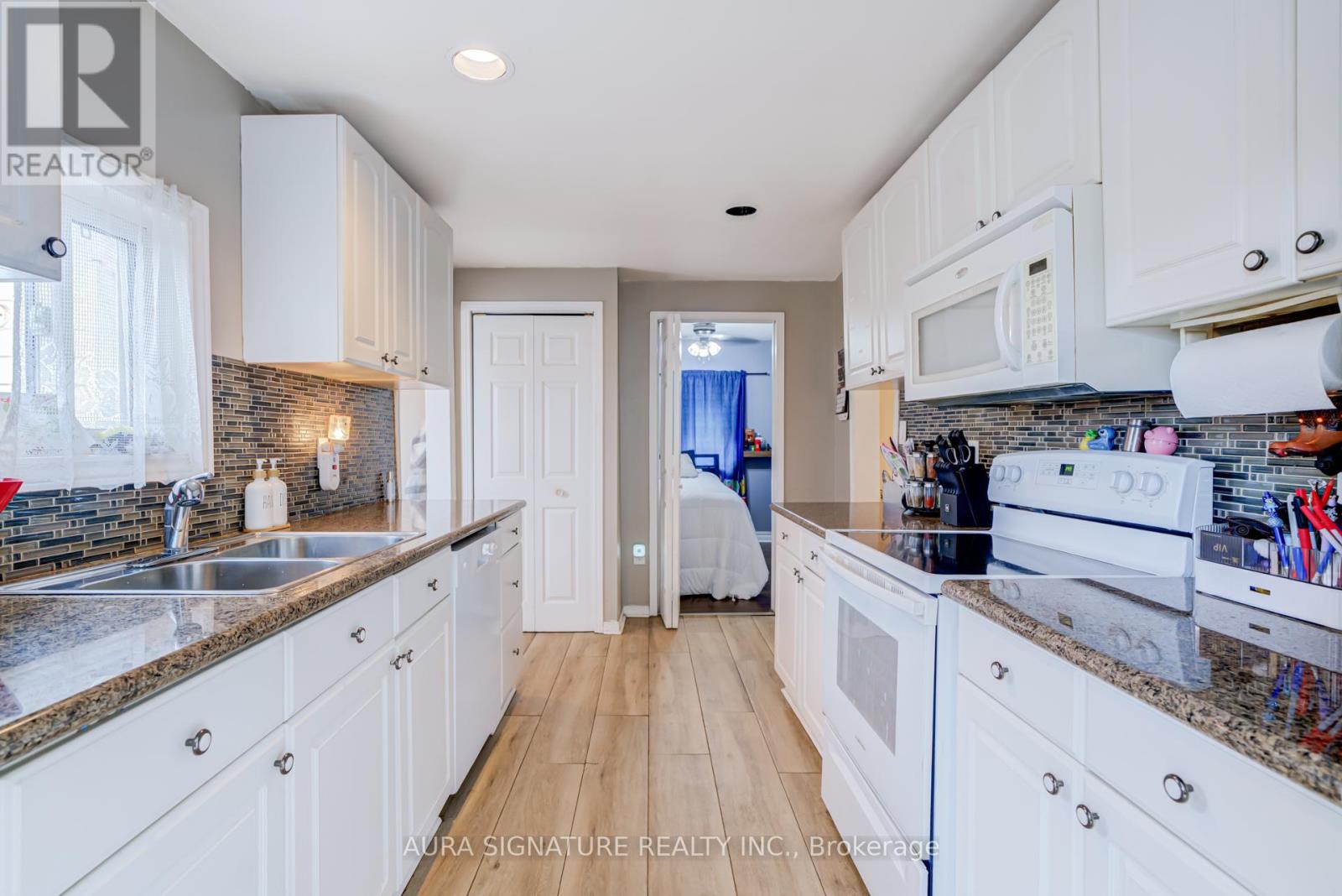 20 RIVEREDGE DRIVE - 11