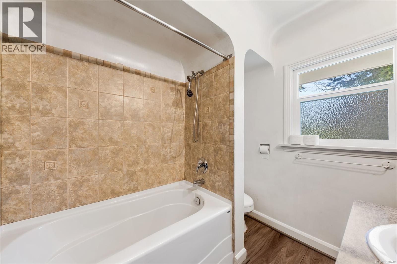 215 Suzanne Pl, View Royal