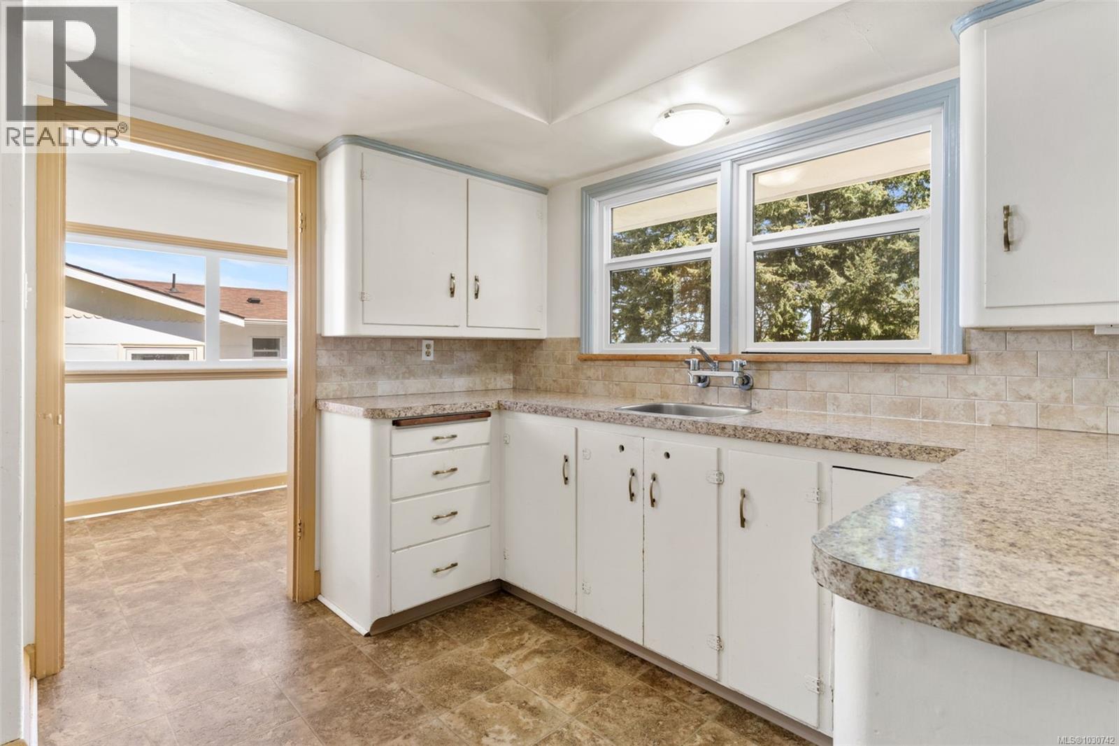 215 Suzanne Pl, View Royal