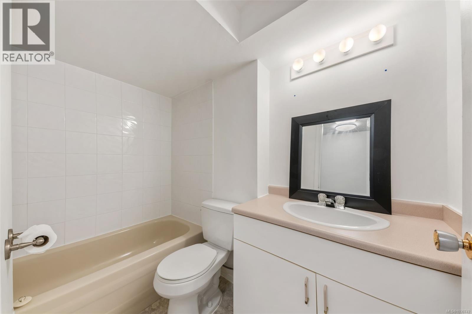 215 Suzanne Pl, View Royal