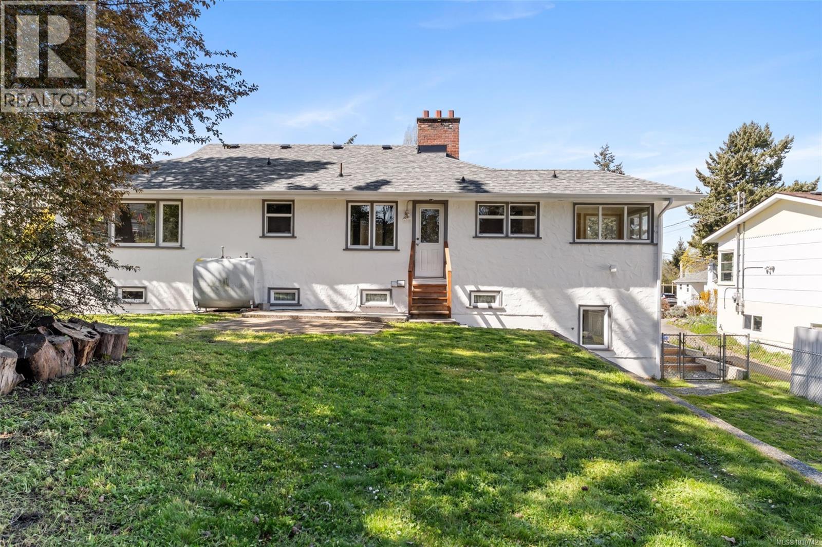 215 Suzanne Pl, View Royal