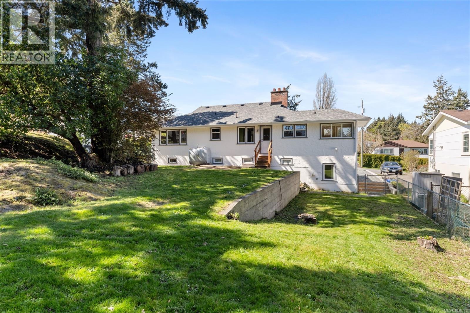 215 Suzanne Pl, View Royal