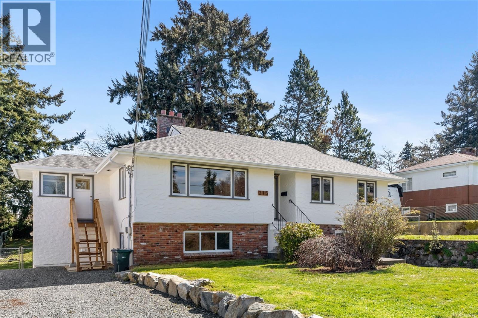 215 Suzanne Pl, View Royal