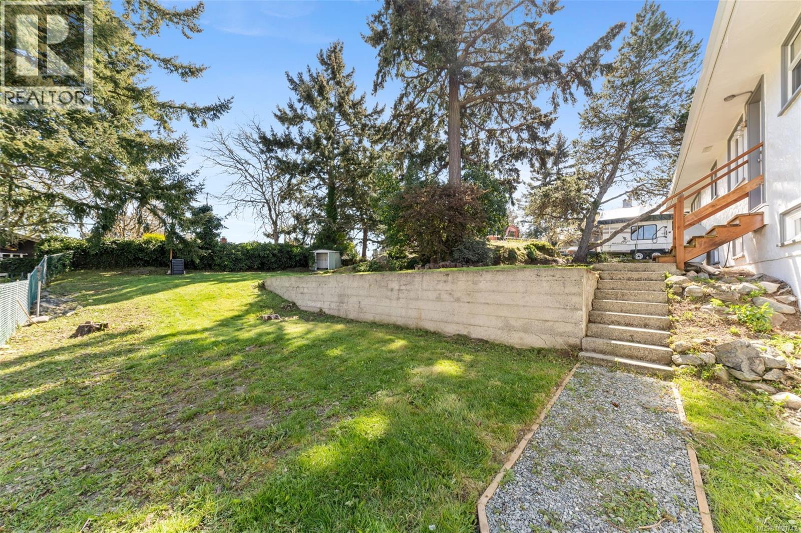 215 Suzanne Pl, View Royal