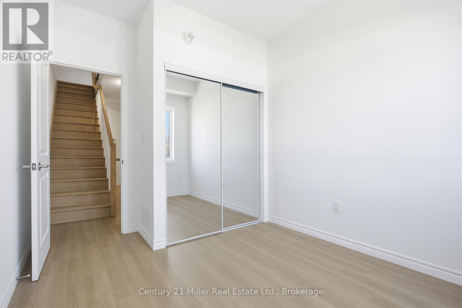 #12 2 SLESSOR BOULEVARD - 27