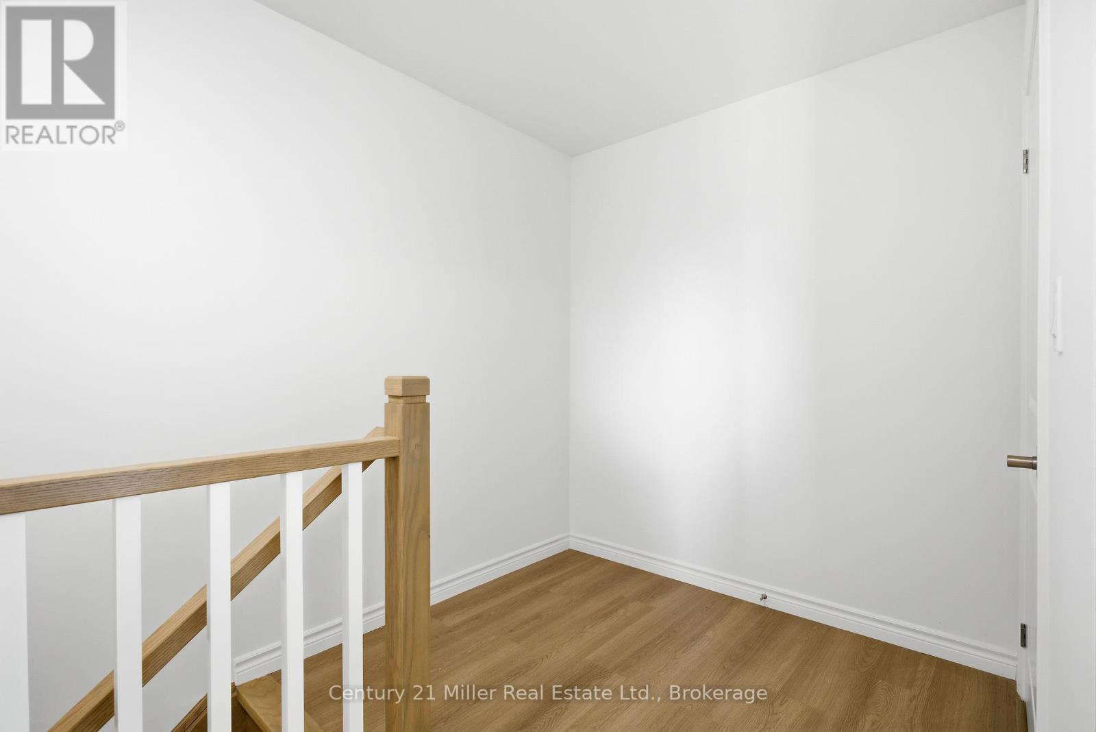 #12 2 SLESSOR BOULEVARD - 33