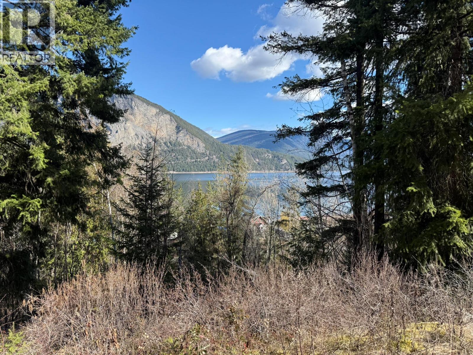  2230 CANOE BEACH Drive Northeast, Salmon Arm