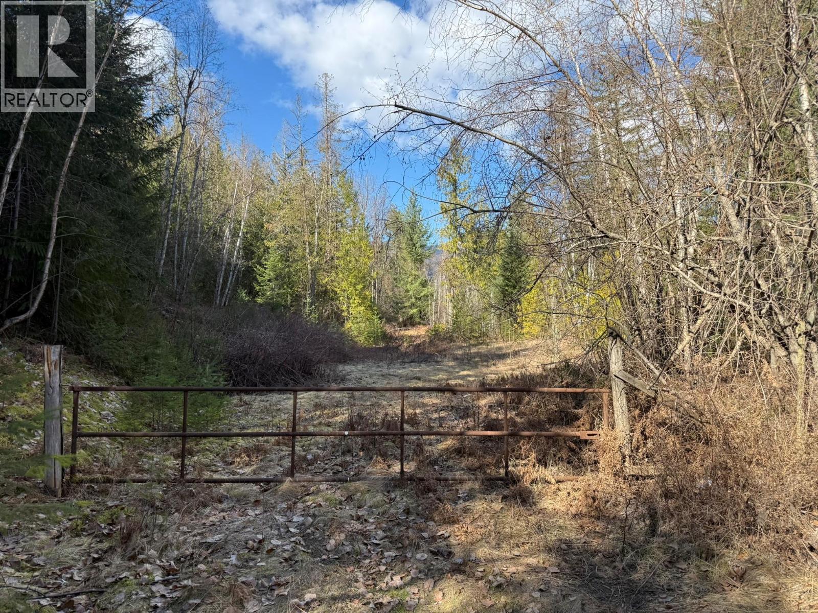  2230 CANOE BEACH Drive Northeast, Salmon Arm