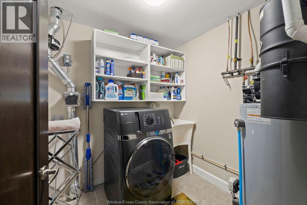 #313 2175 WYANDOTTE STREET East - 36