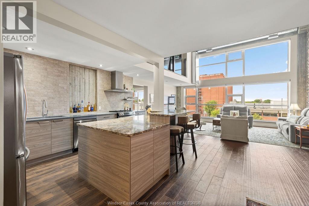 #313 2175 WYANDOTTE STREET East - 3