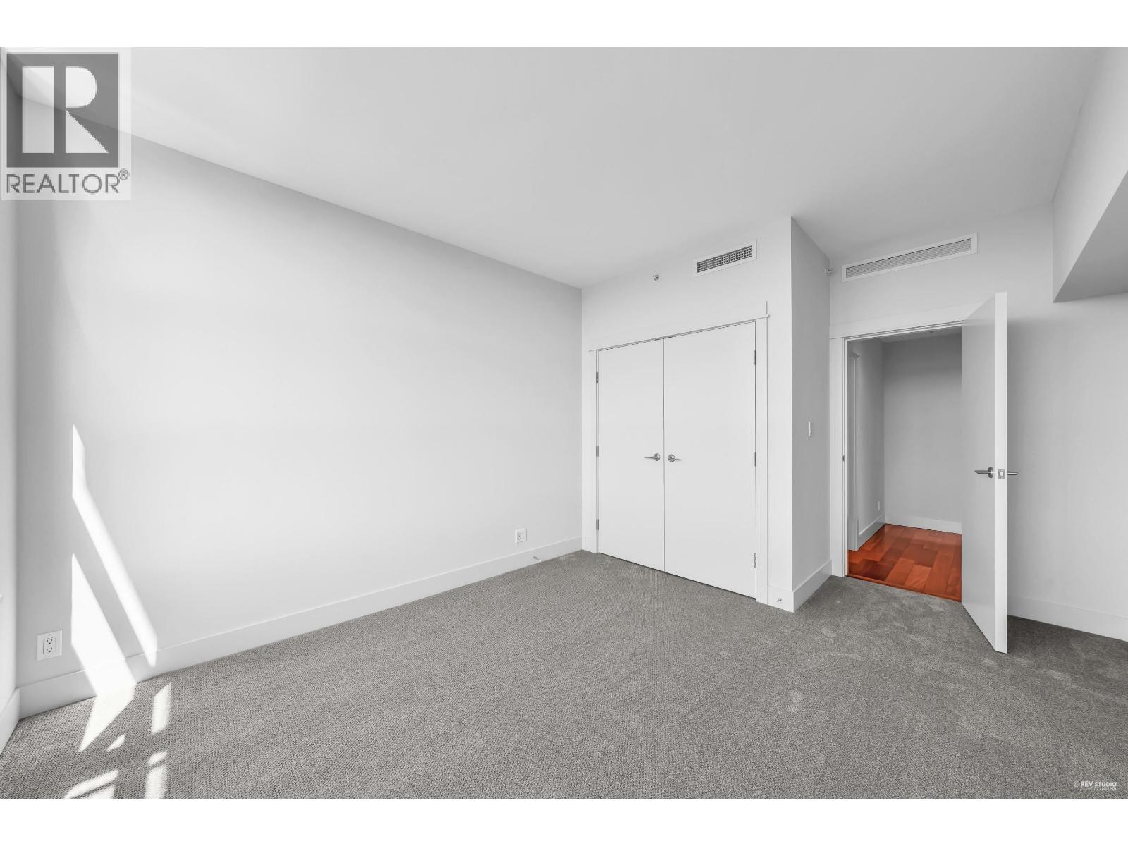 1102 3355 CYPRESS PLACE, West Vancouver