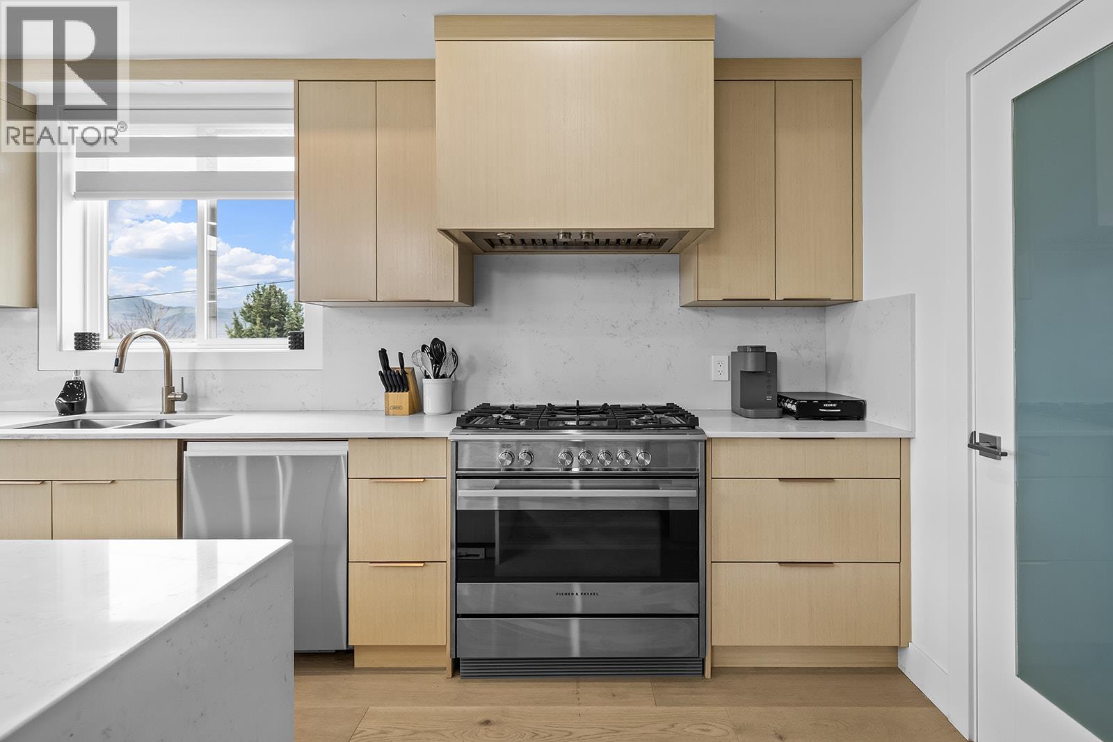  1047 Oak Barrel Place, West Kelowna