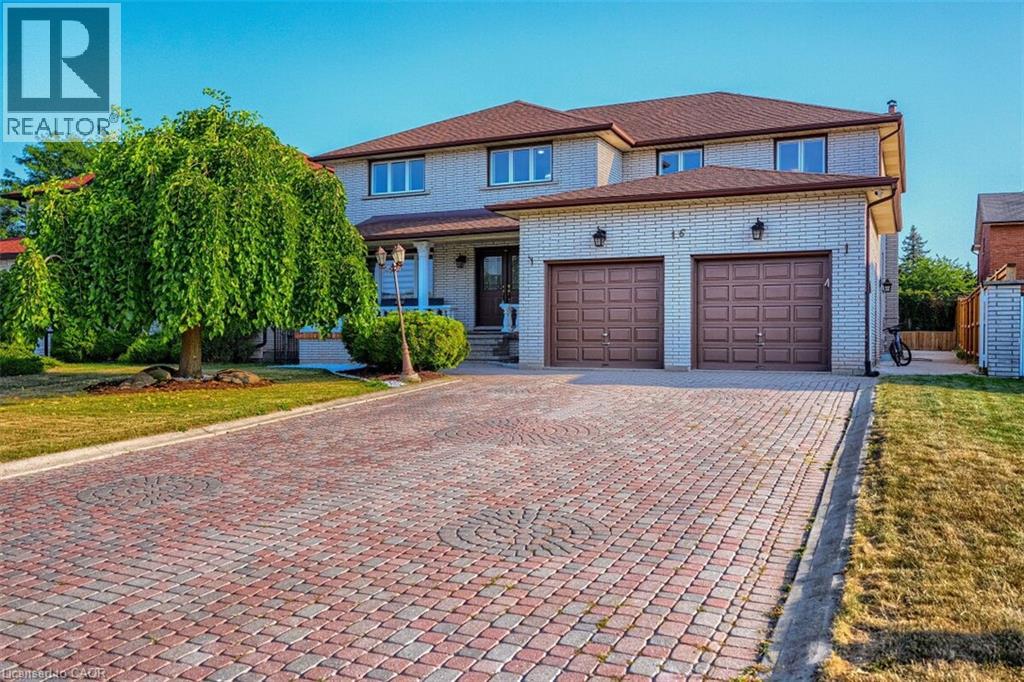16 VOGUE COURT - 1