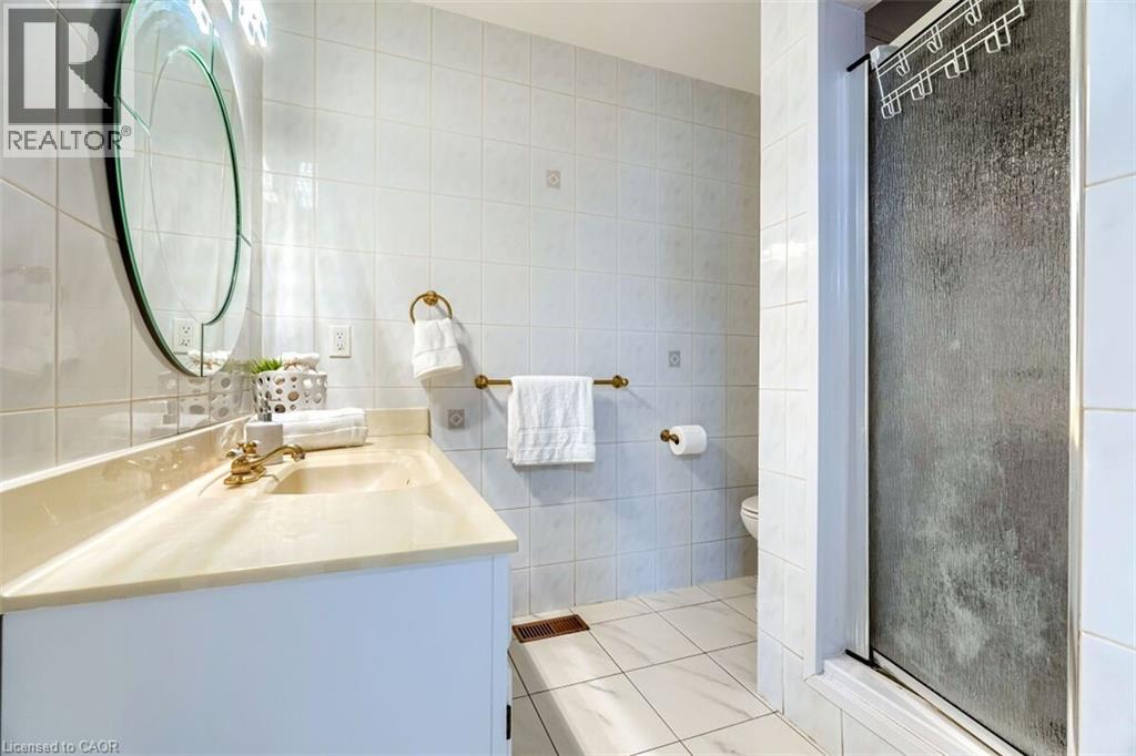 16 VOGUE COURT - 18