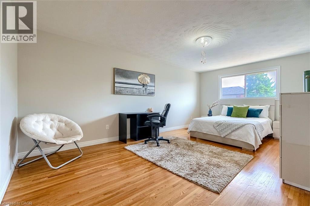 16 VOGUE COURT - 30