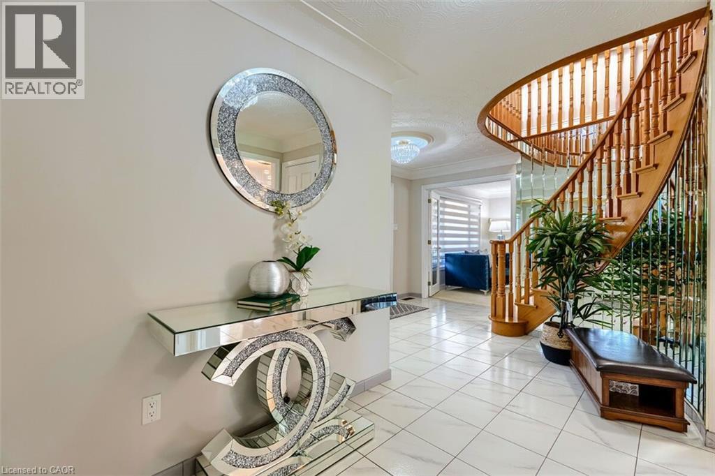 16 VOGUE COURT - 4