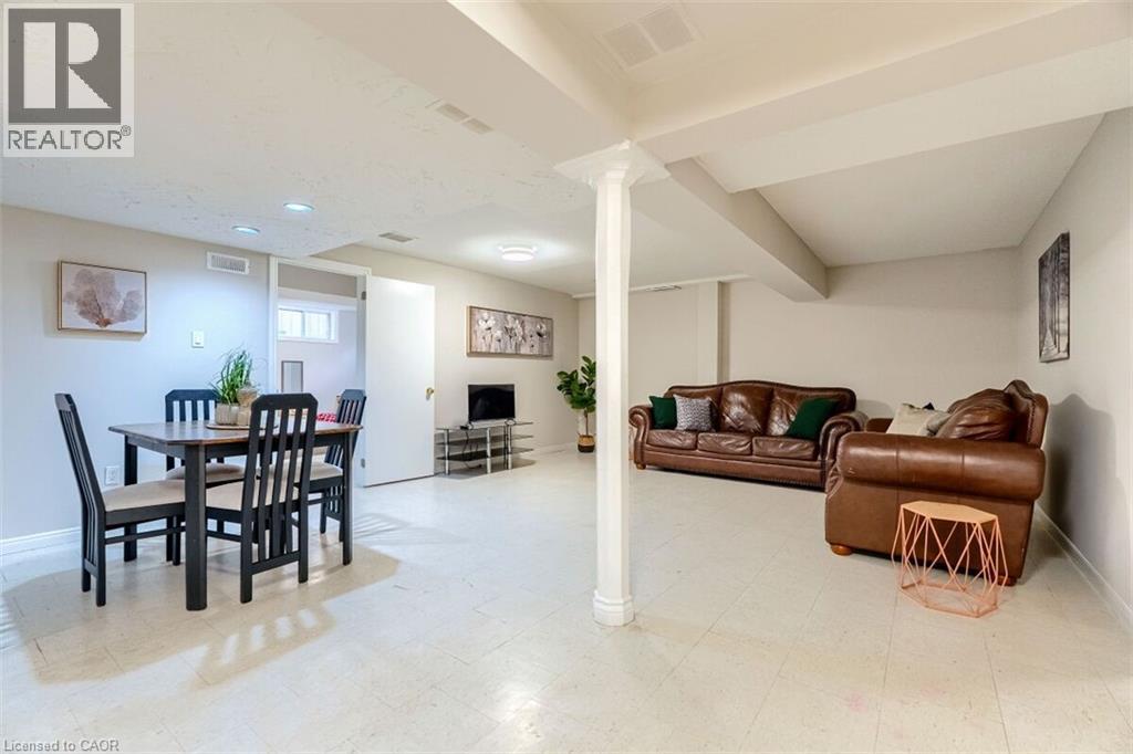 16 VOGUE COURT - 41