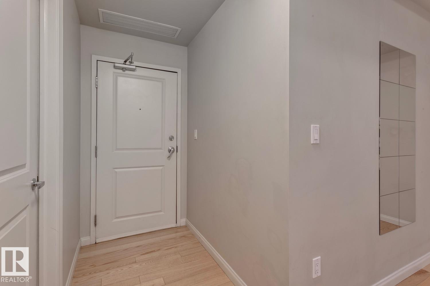 #906 9819 104 ST NW, Edmonton