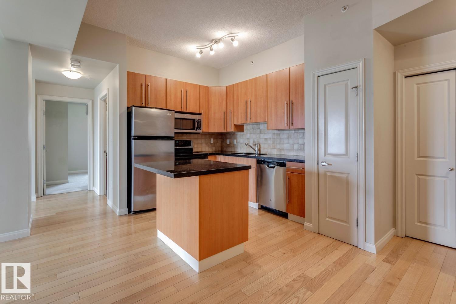 #906 9819 104 ST NW, Edmonton