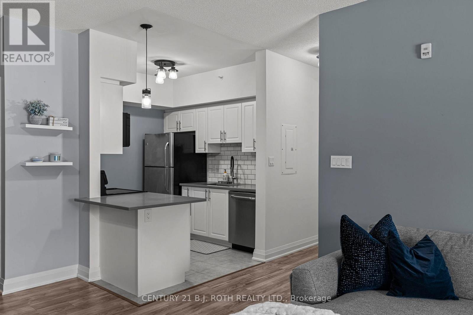 #108 7 GREENWICH STREET - 8