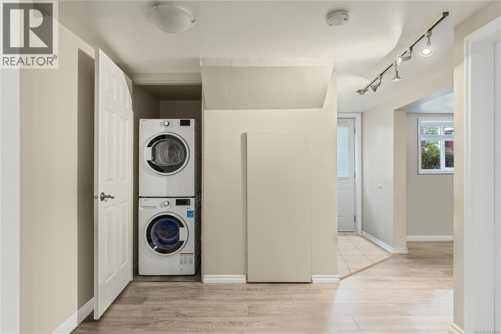 1468 Stroud Rd, Victoria