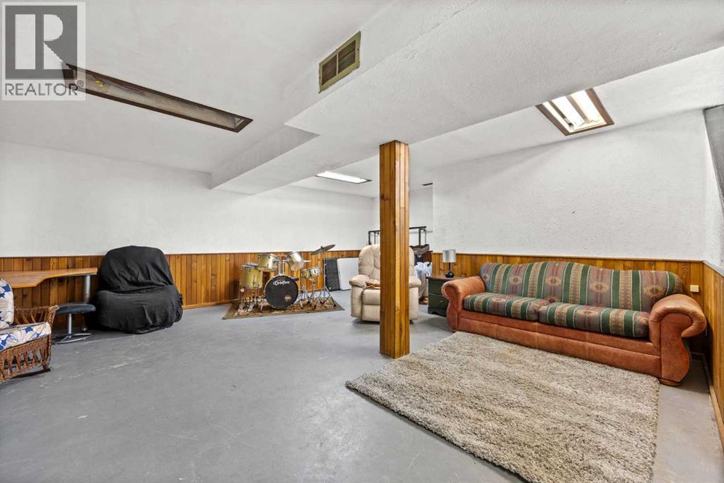 
          317 Banister Drive
            <br/>
            <span>Okotoks</span>
            , 
            <span>AB</span>
             <span>T1S1E4</span>
         - Photo 25