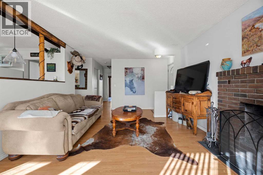 
          317 Banister Drive
            <br/>
            <span>Okotoks</span>
            , 
            <span>AB</span>
             <span>T1S1E4</span>
         - Photo 7