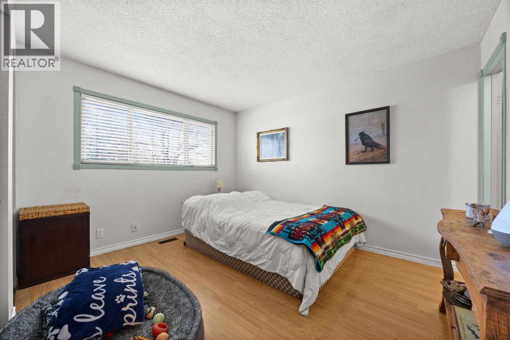 
          317 Banister Drive
            <br/>
            <span>Okotoks</span>
            , 
            <span>AB</span>
             <span>T1S1E4</span>
         - Photo 22