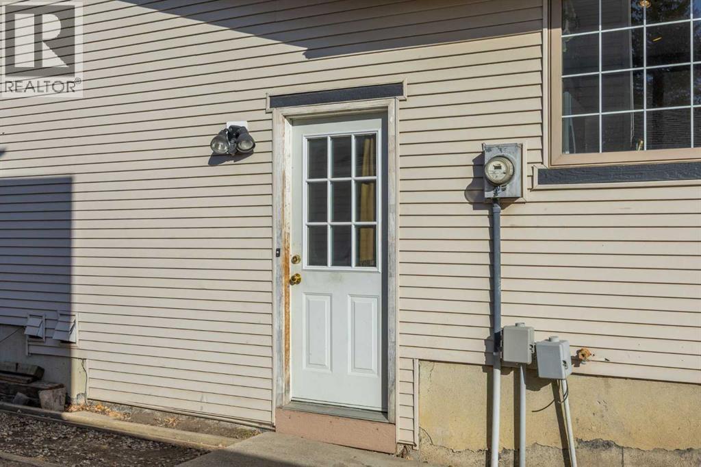 
          317 Banister Drive
            <br/>
            <span>Okotoks</span>
            , 
            <span>AB</span>
             <span>T1S1E4</span>
         - Photo 30