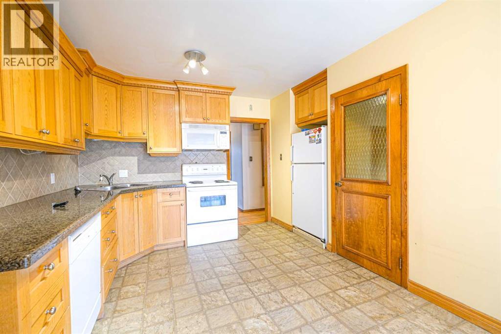 59 ROSEWOOD ROAD NW - 19