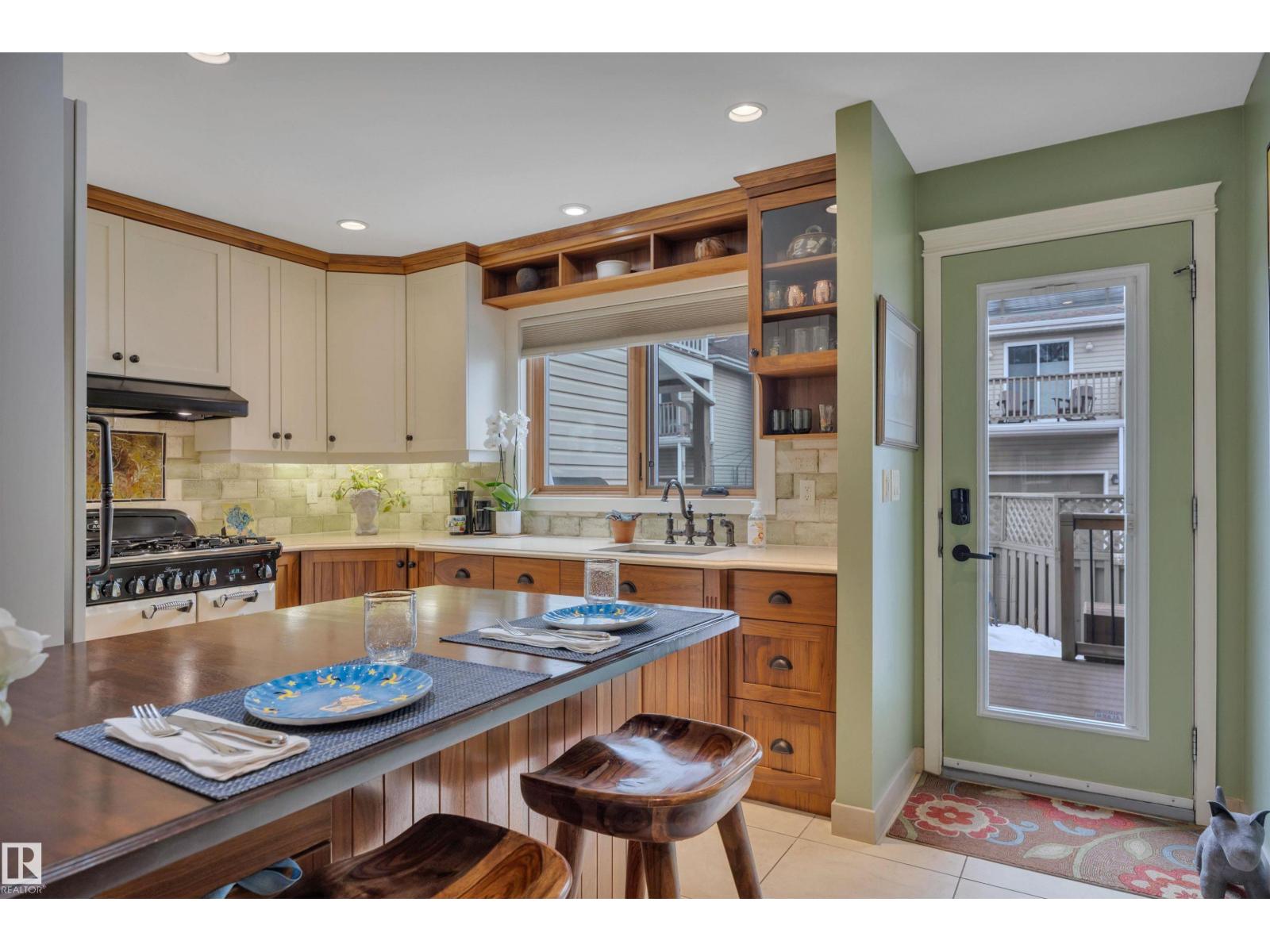 9727 101A ST NW, Edmonton