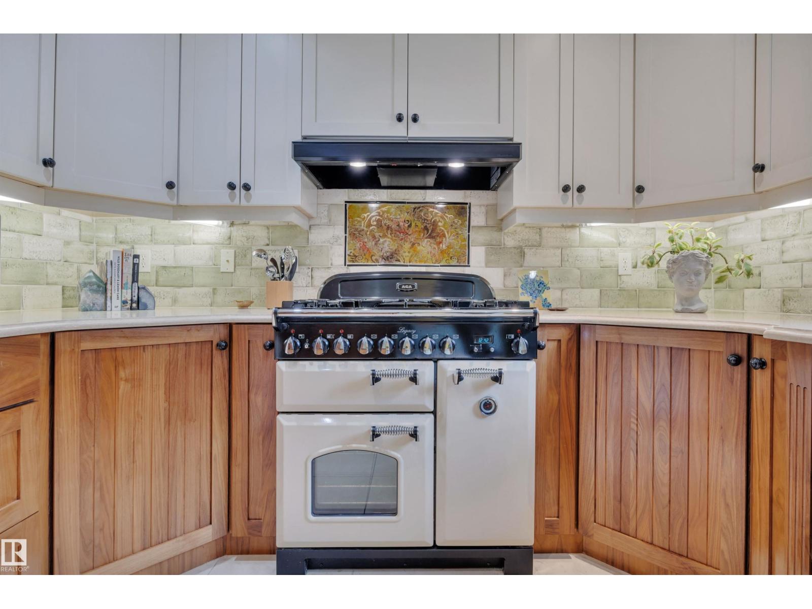 9727 101A ST NW, Edmonton