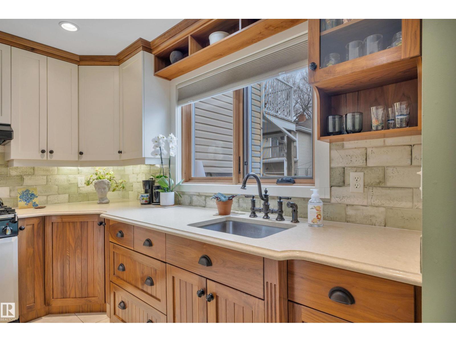 9727 101A ST NW, Edmonton