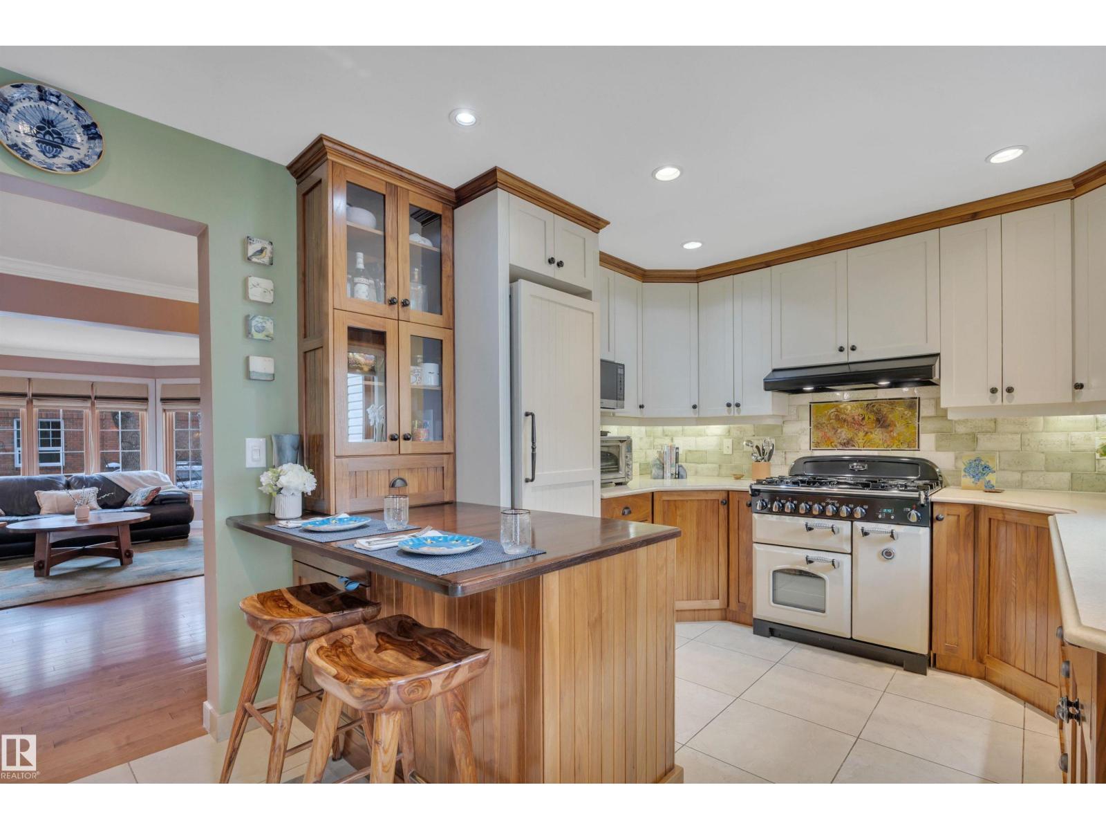 9727 101A ST NW, Edmonton