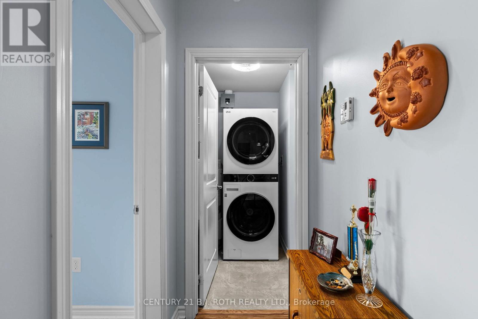 #407 7 GREENWICH STREET - 24