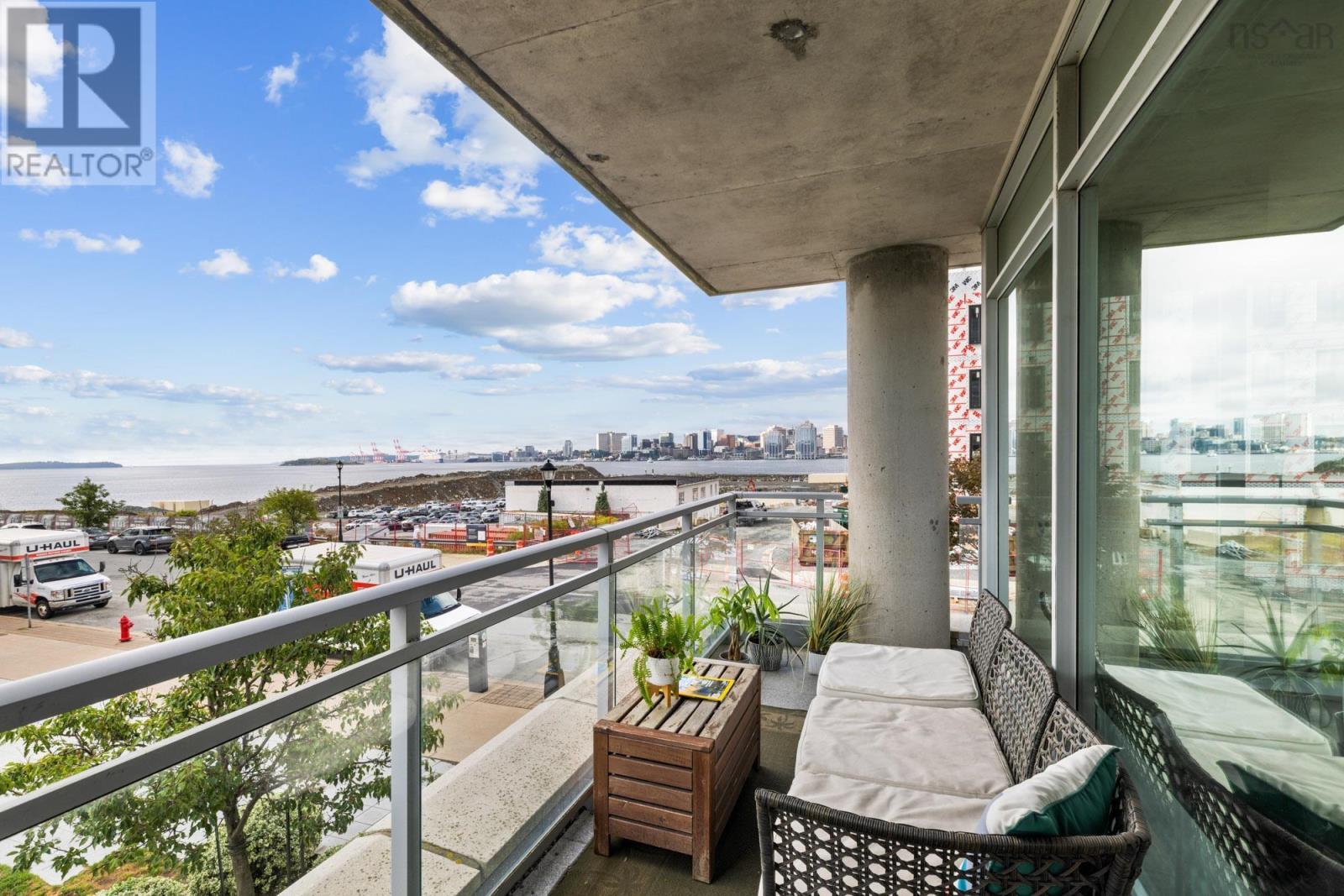 Property 11 of 47 of 205 31 Kings Wharf Place