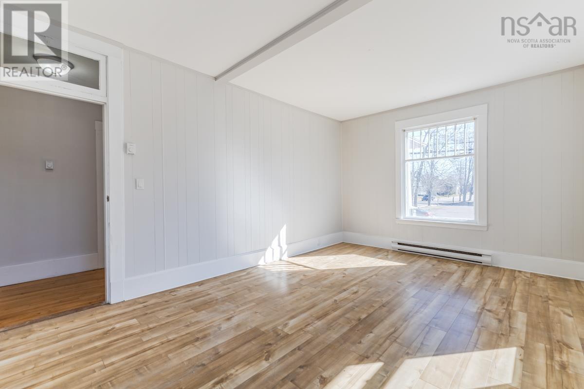 Property 38 of 48 of 104 LORNE Street