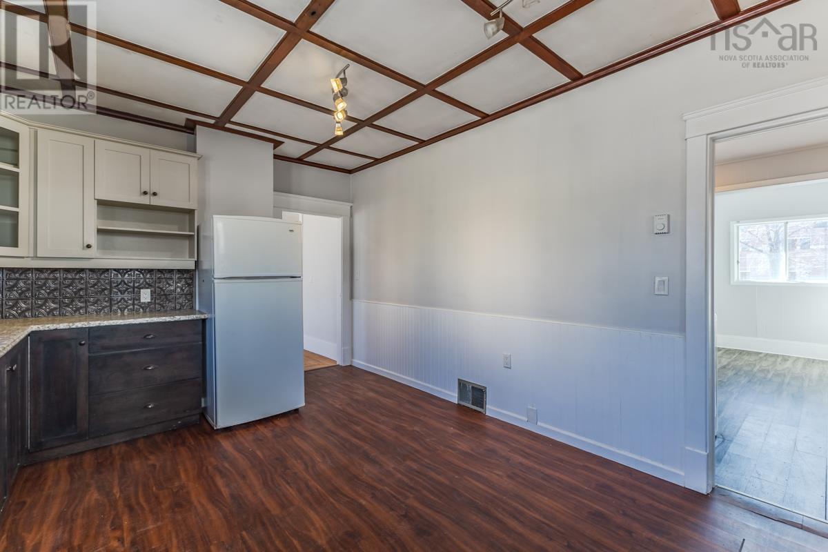 Property 7 of 48 of 104 LORNE Street