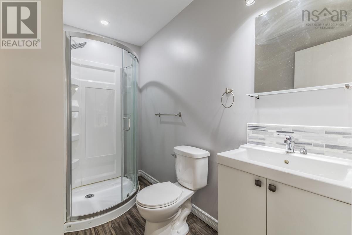 Property 22 of 48 of 104 LORNE Street