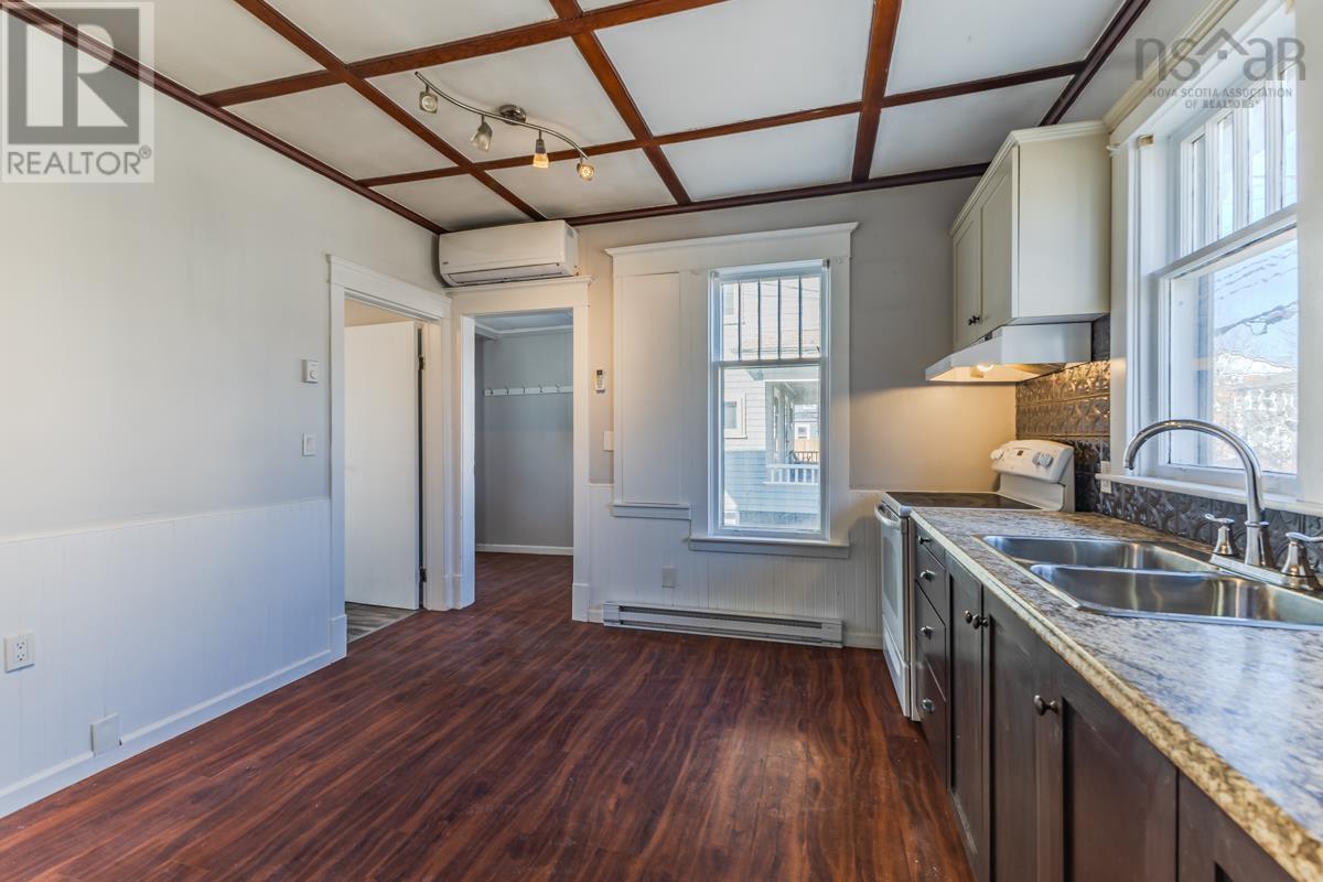 Property 8 of 48 of 104 LORNE Street