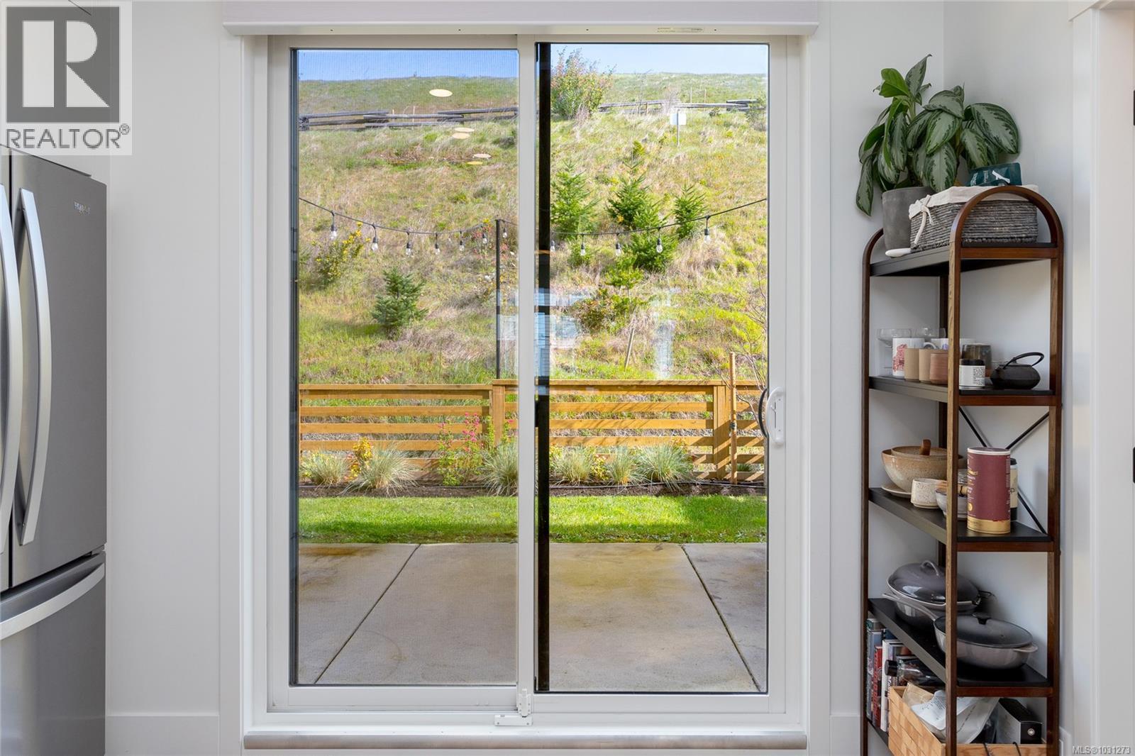 #20 255 CASPIAN DR - 18