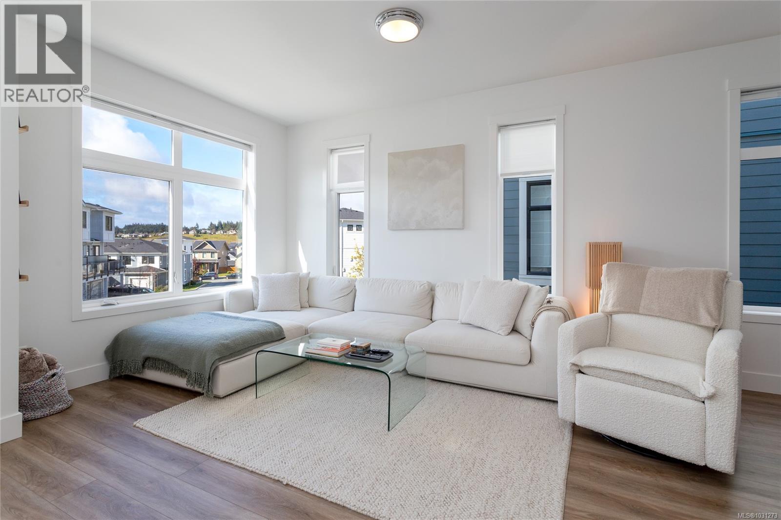 #20 255 CASPIAN DR - Image 2