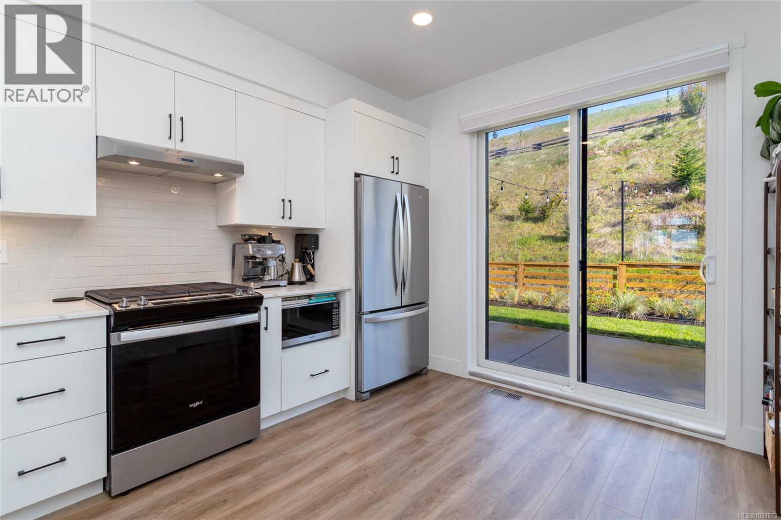 #20 255 CASPIAN DR - Image 3