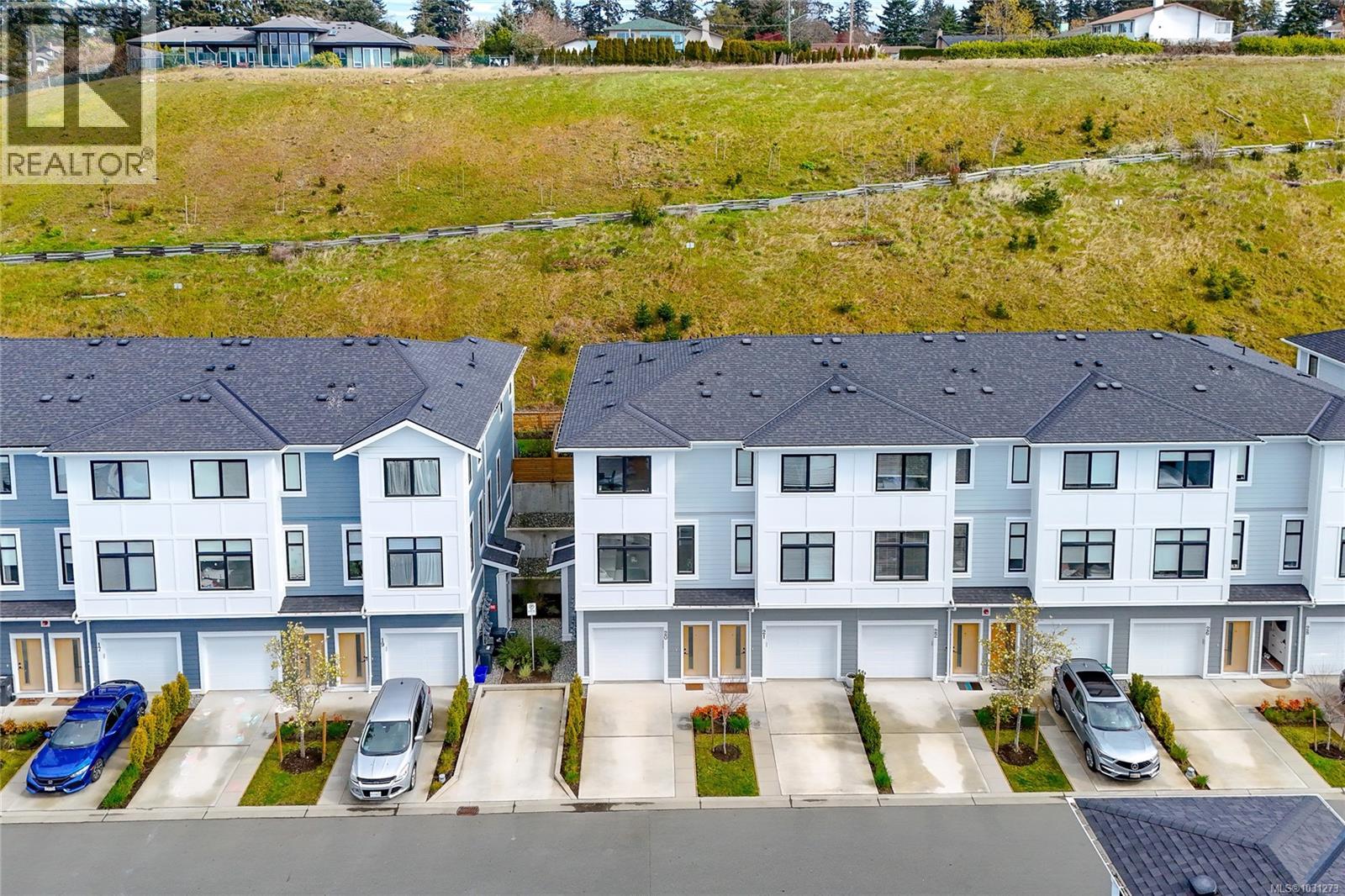 #20 255 CASPIAN DR - 32