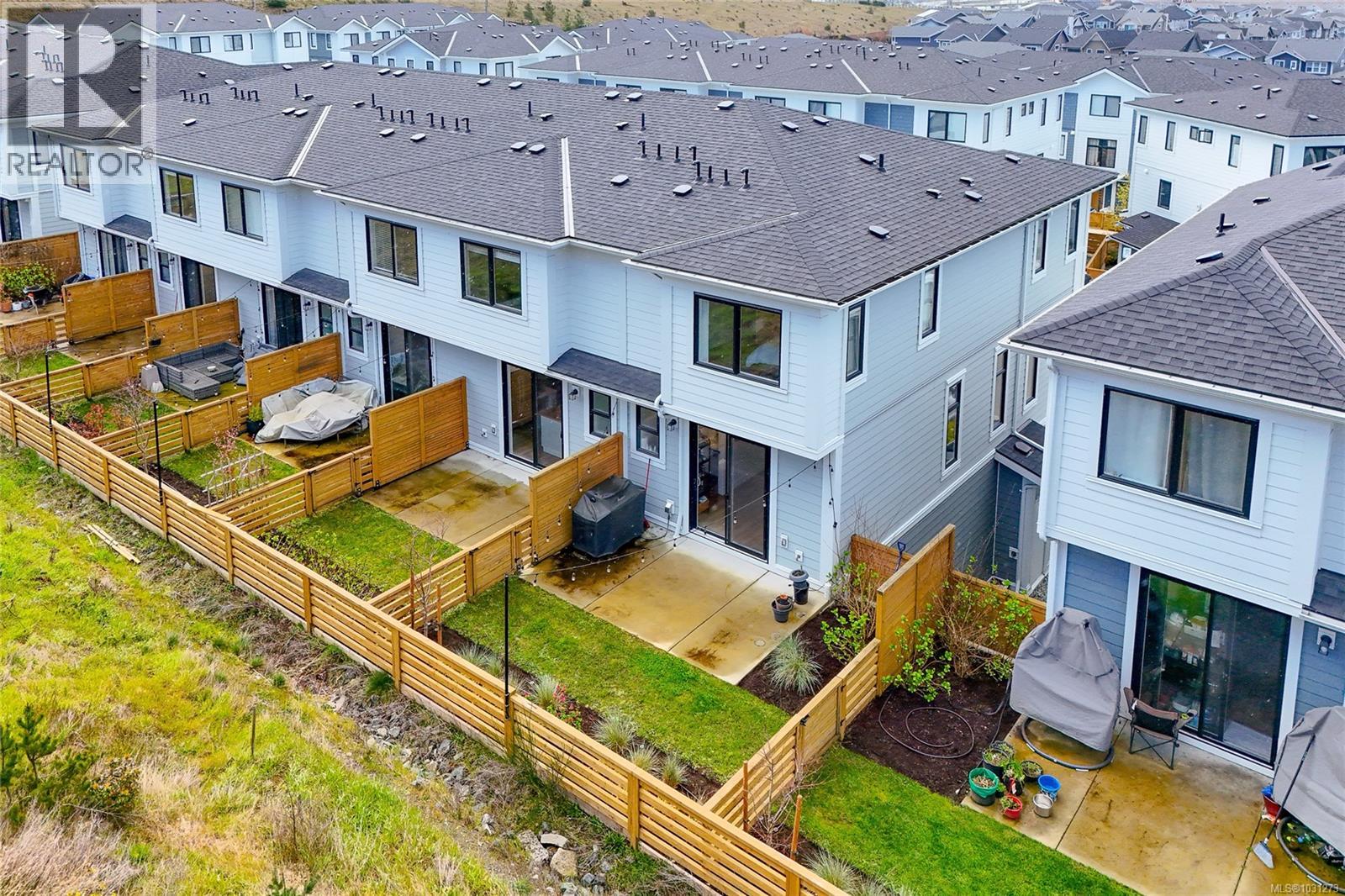 #20 255 CASPIAN DR - 33