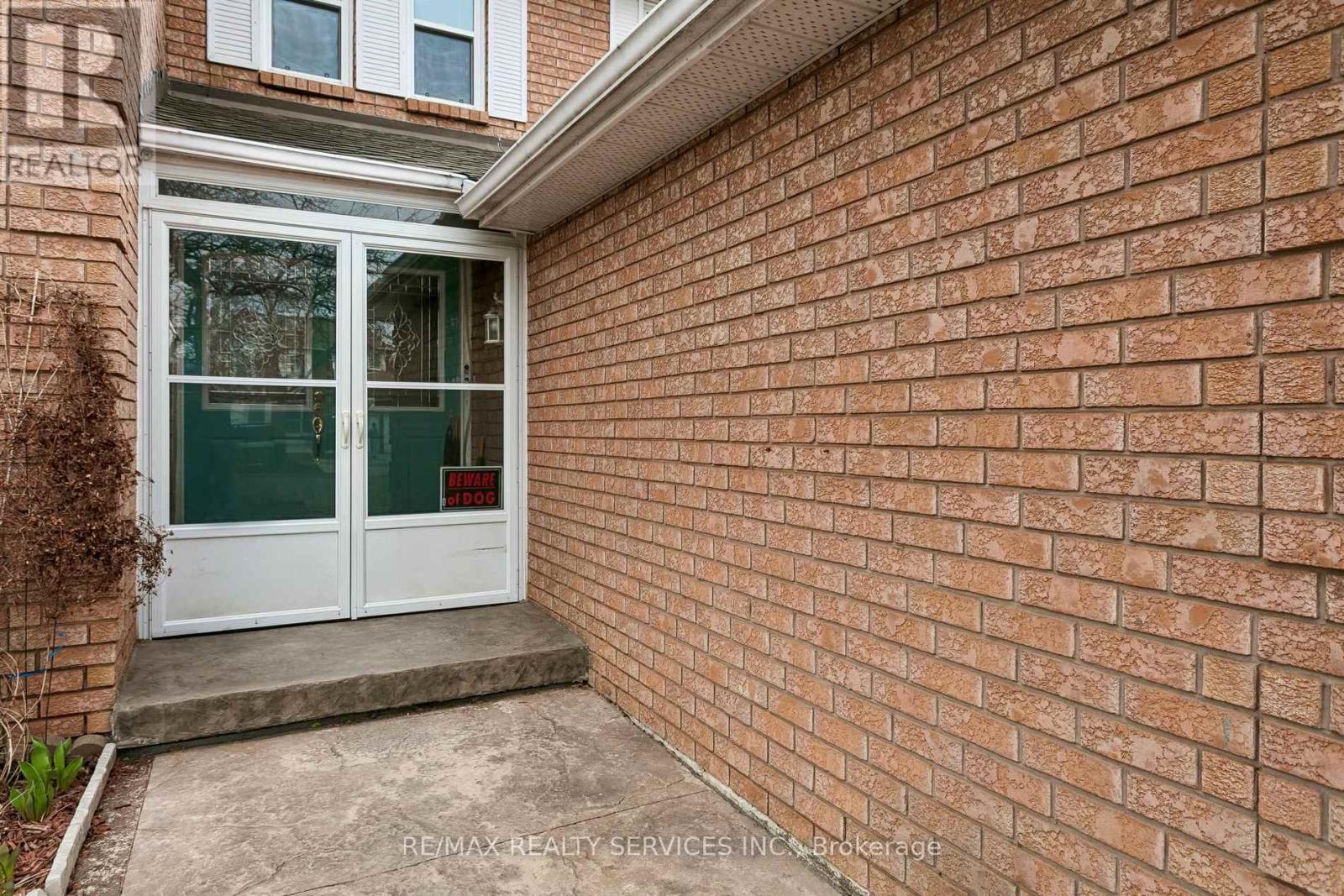 16 MAJOR WILLIAM SHARPE DRIVE E - 3