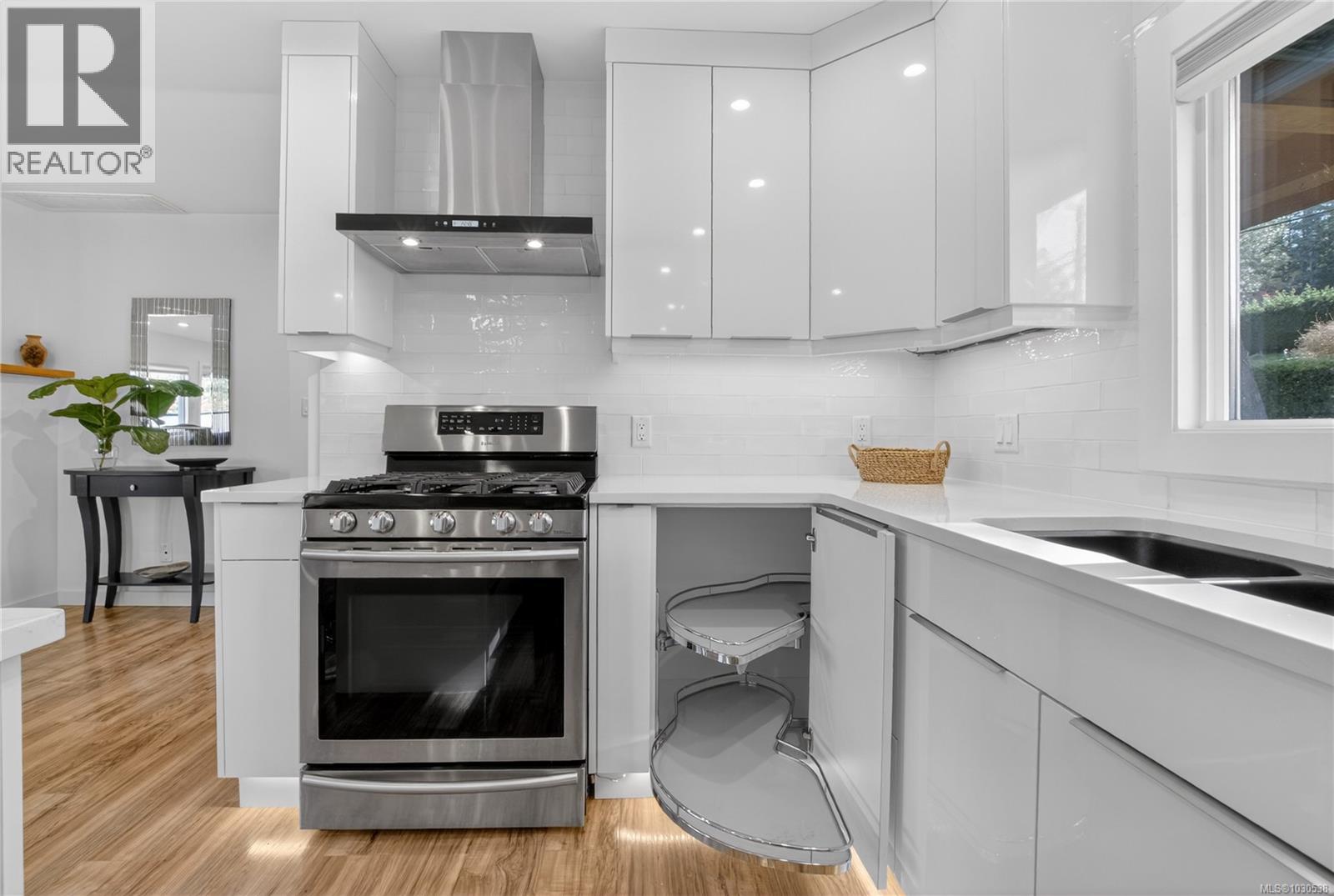 1655 MAPLE BAY RD - 8