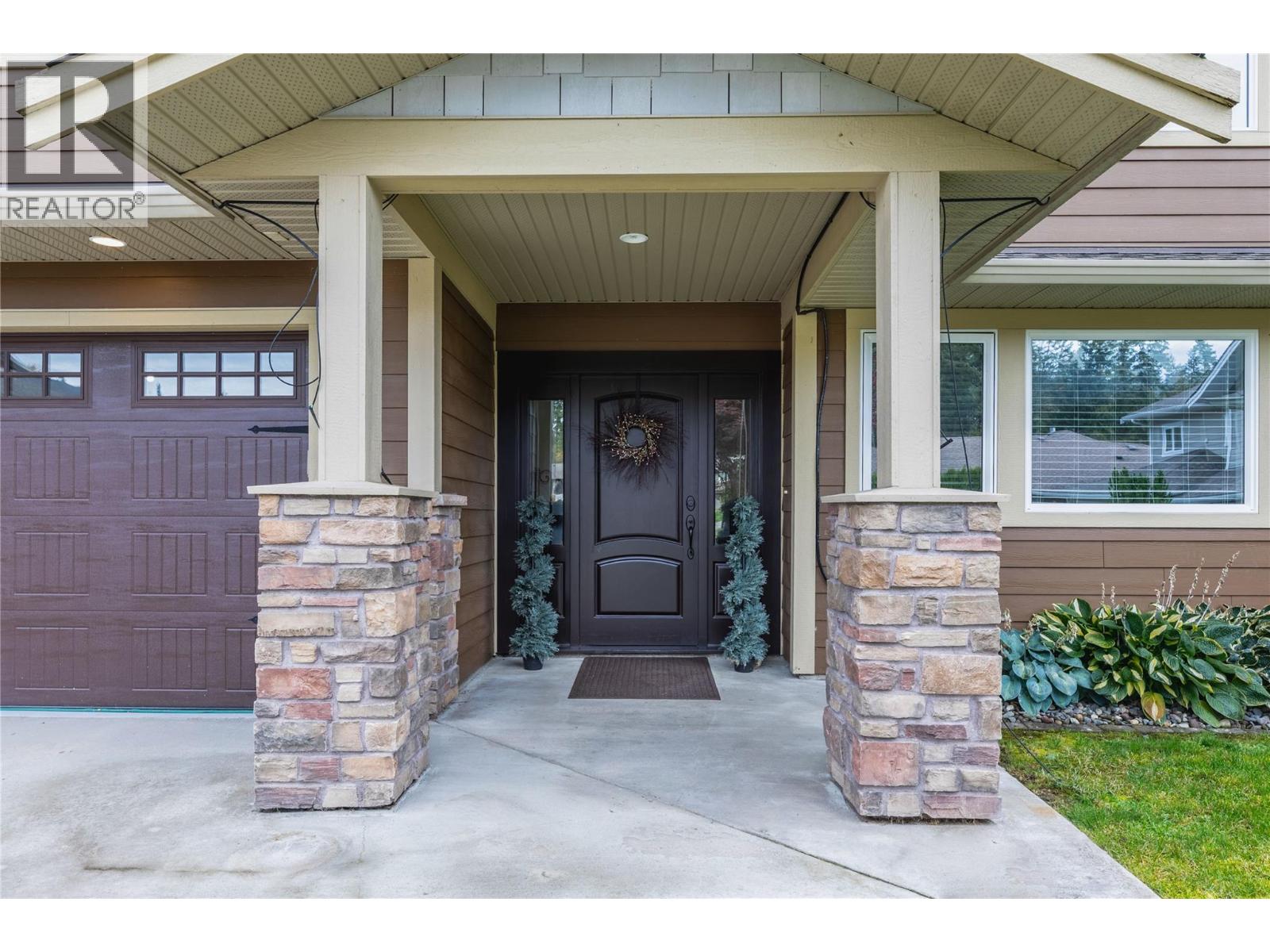 14 1581 20 Street Northeast, Salmon Arm