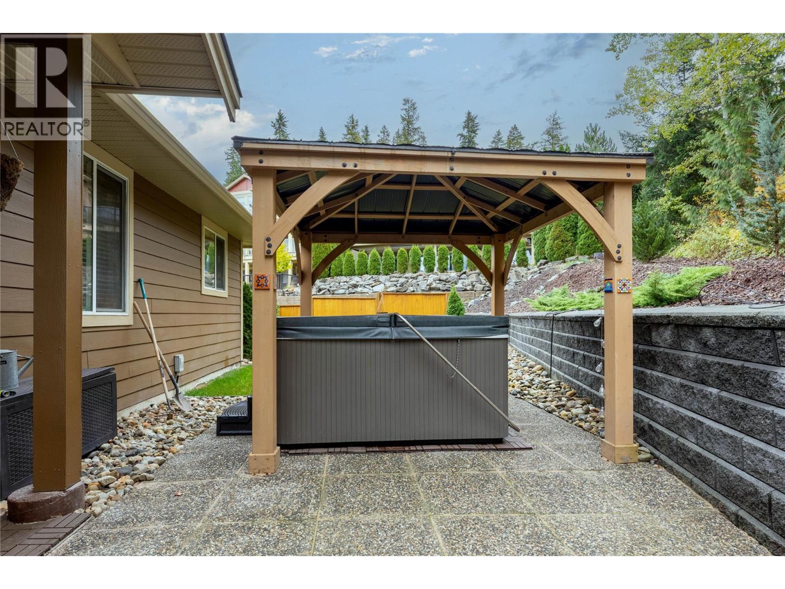 14 1581 20 Street Northeast, Salmon Arm