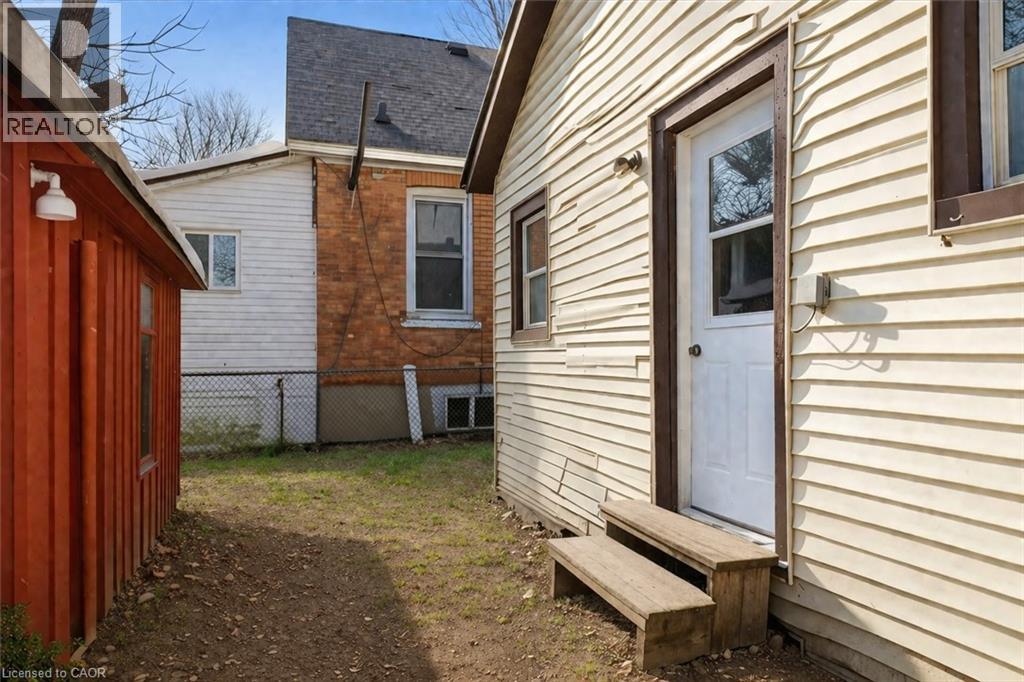 8 TASKER Street - 24